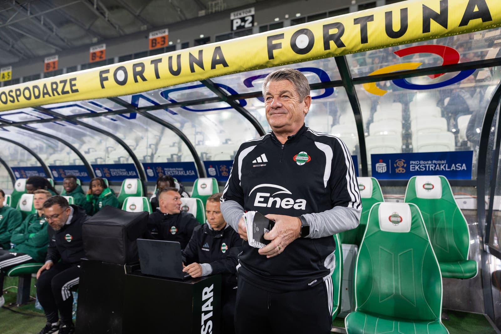 RADOM, POLAND - OCTOBER 12: John Carver during the PKO BP Ekstraklasa round 10 match between Radomiak Radom and Motor Lublin at Radomskie Centrum Sportu on October 12, 2026 in Radom, Poland --- Pilka nozna. PKO Ekstraklasa. Radomiak Radom - Motor Lublin (Photo by Igor Jakubowski / Arena Akcji)